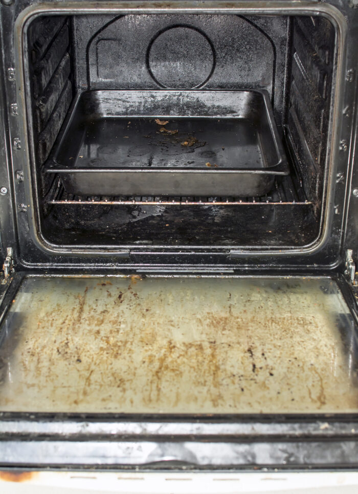 how to clean an oven